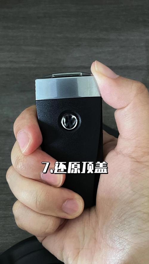 大众cc车钥匙怎么打开换电池视频/大众cc车钥匙怎样换电池
