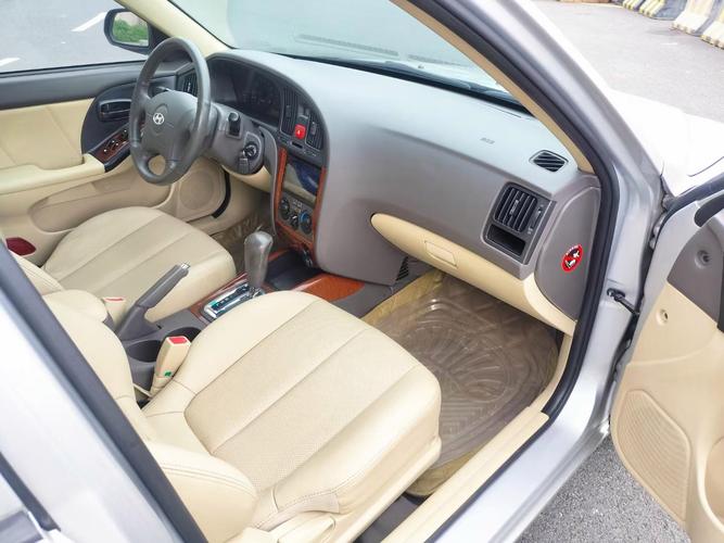 【老伊兰特图片,老款伊兰特图片内饰】