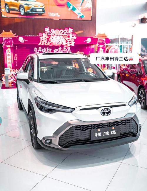 丰田塞纳试驾视频,丰田suv锋兰达图片