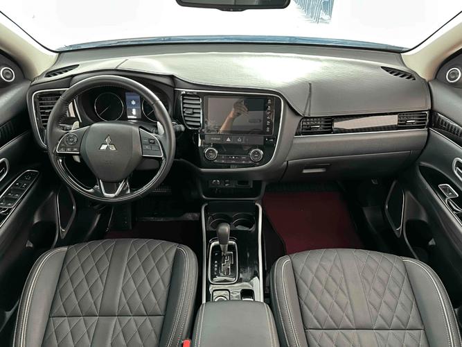 全新三菱欧蓝德内饰(三菱欧蓝德换代2021内饰)